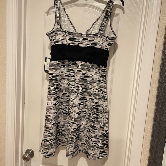 Patagonia
Black and White Margot Casual Maxi Dress - Picture 4 of 4